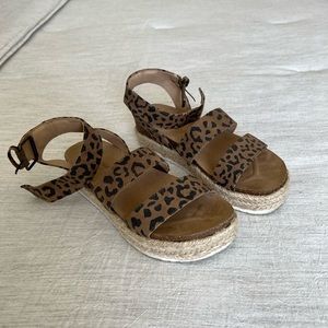 Universal Thread Cheetah Print Sandals